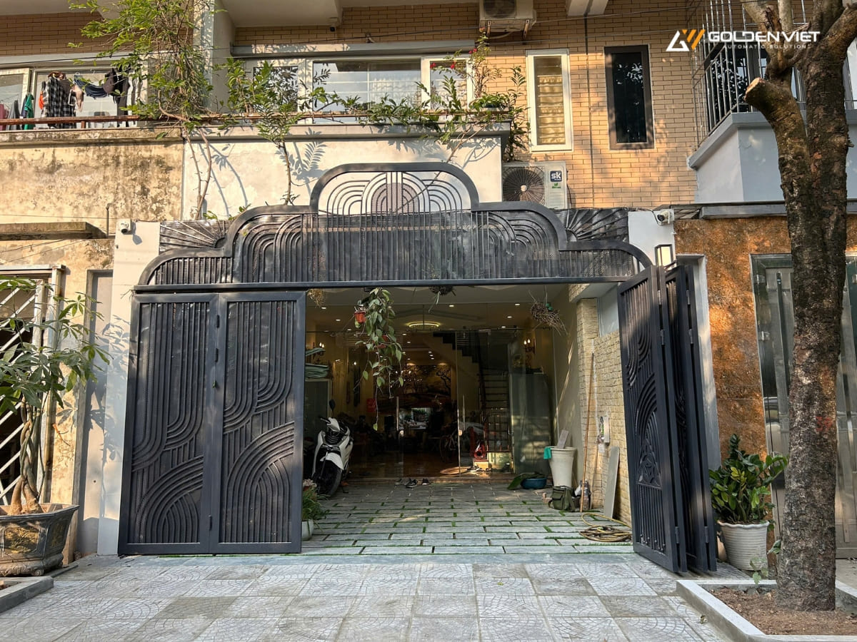 Hình ảnh cổng gấp 4 cánh về 1 phía tự động #1